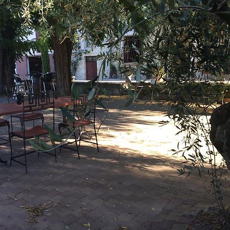 مبيت وإفطار Mézoargues Mas Moineau المظهر الخارجي الصورة