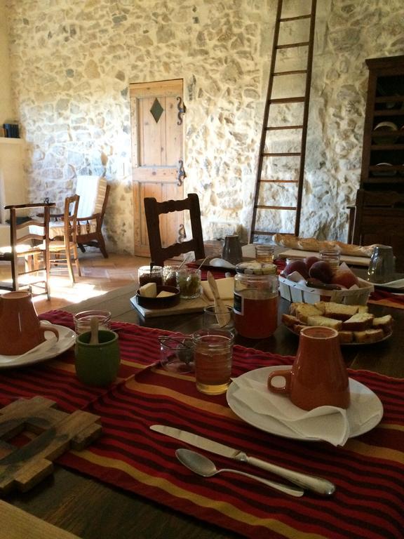 مبيت وإفطار Mézoargues Mas Moineau المظهر الخارجي الصورة