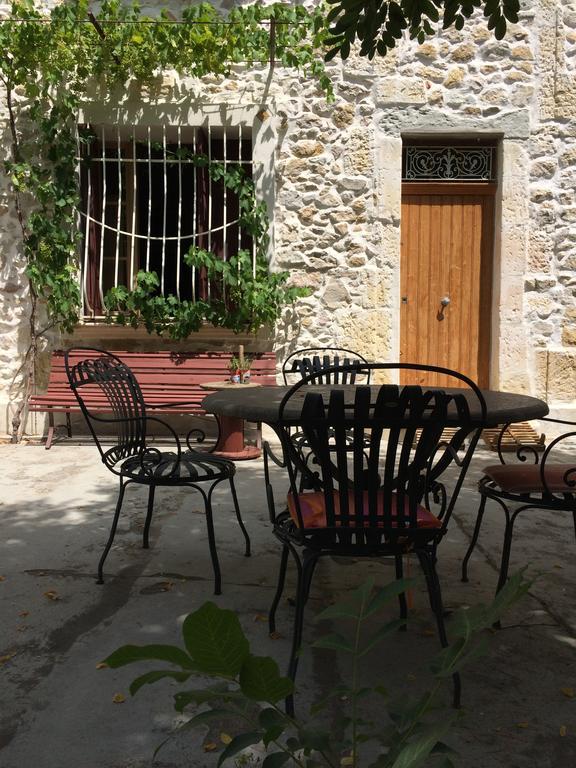 مبيت وإفطار Mézoargues Mas Moineau المظهر الخارجي الصورة