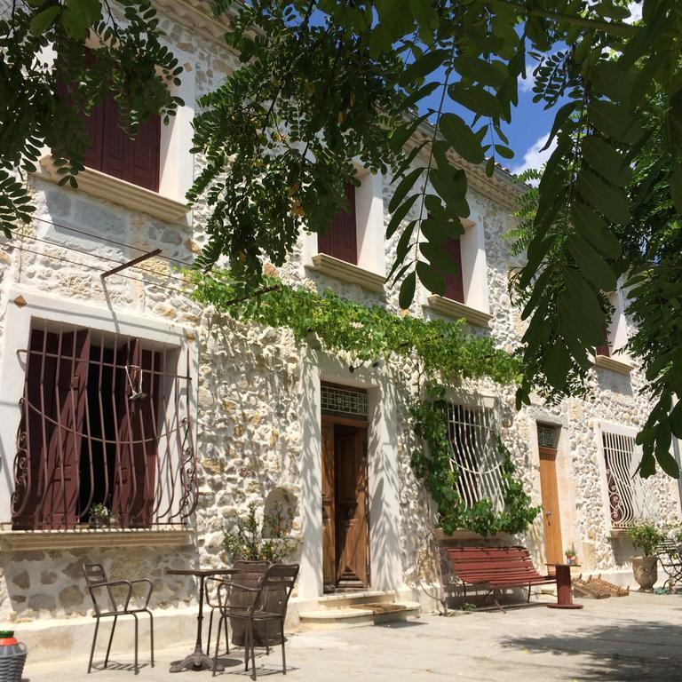 مبيت وإفطار Mézoargues Mas Moineau المظهر الخارجي الصورة